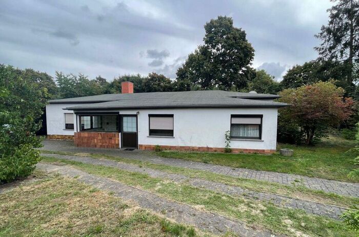 EFH mit großem Grundstück, Garage und Nebengelass